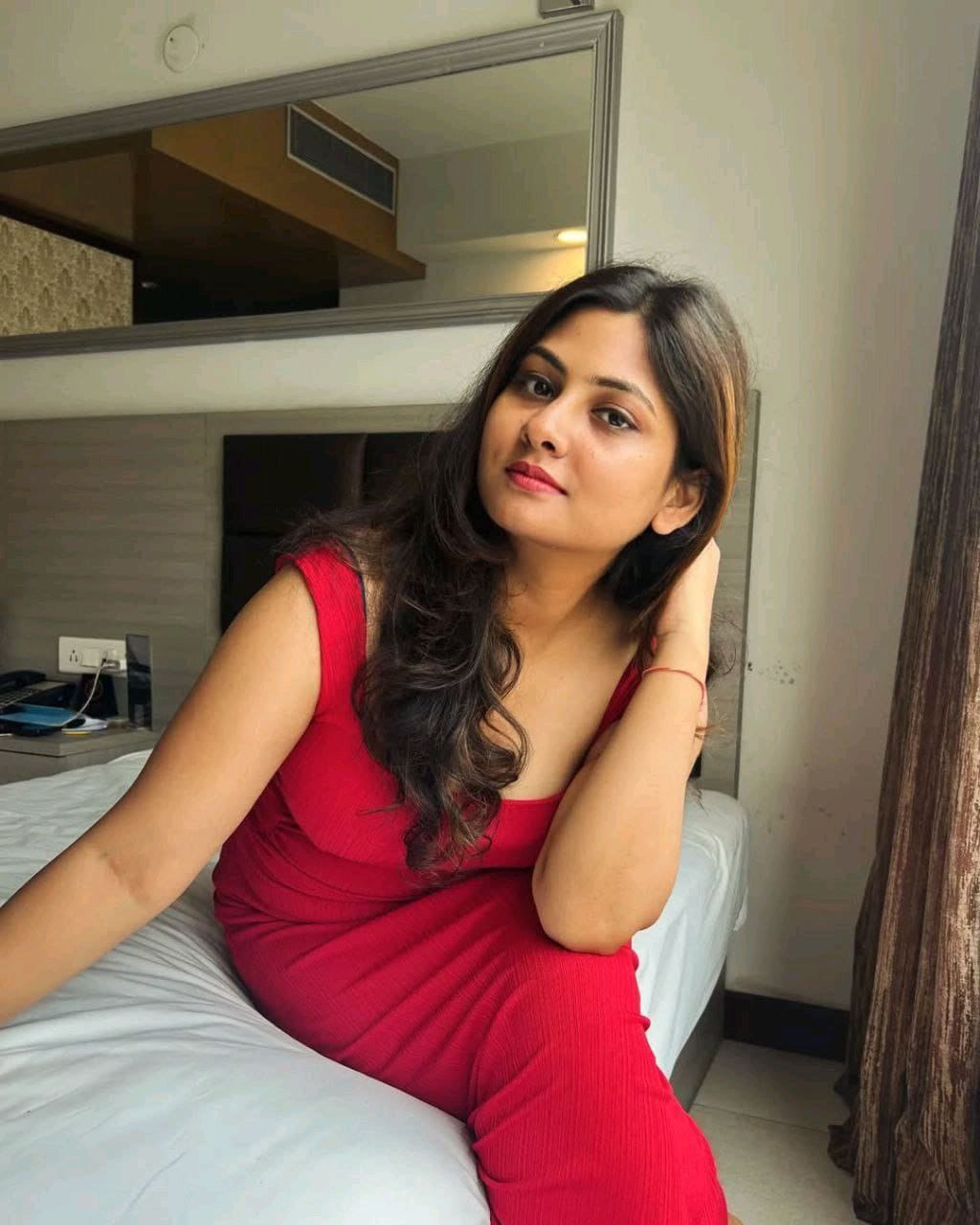 Hii call me 📞sir low price college girl full safe and secure