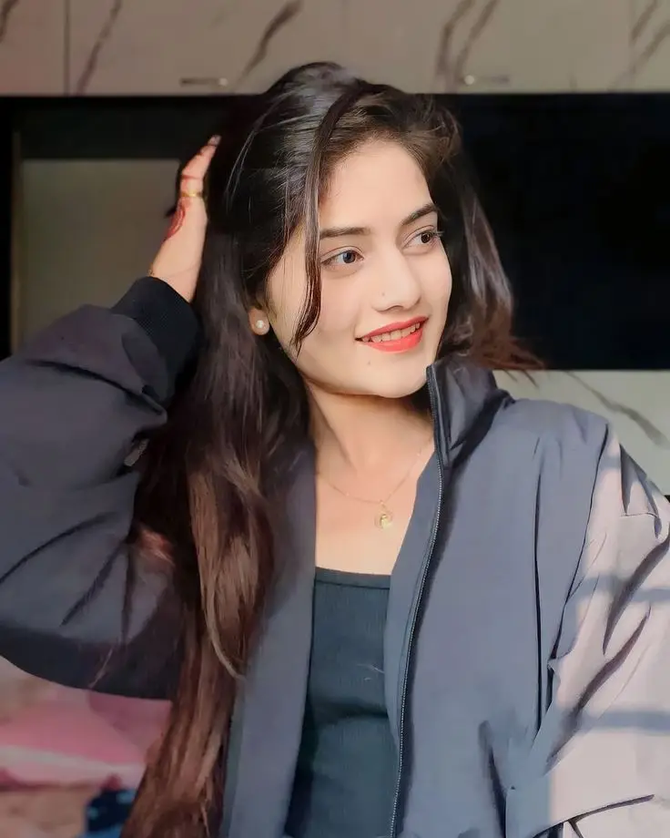Ahmedabad top 𝟵𝟯𝟬𝟰𝟲𝟭𝟱𝟭𝟮𝟳 college call girl service available in