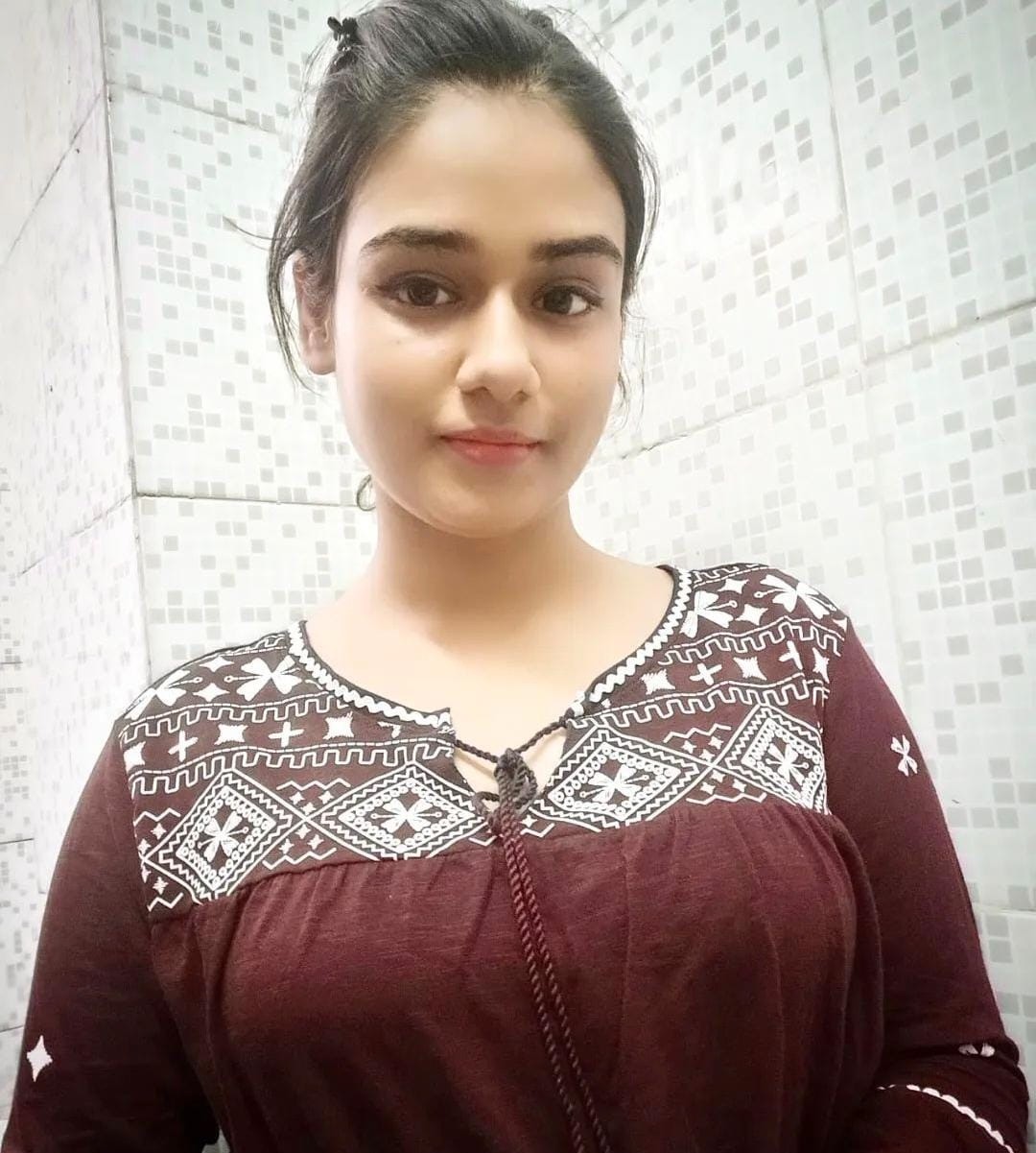 Chandni Pandey low price 1 hrs 1500 2 hrs bgggbjjgccbhgggjjvbvv