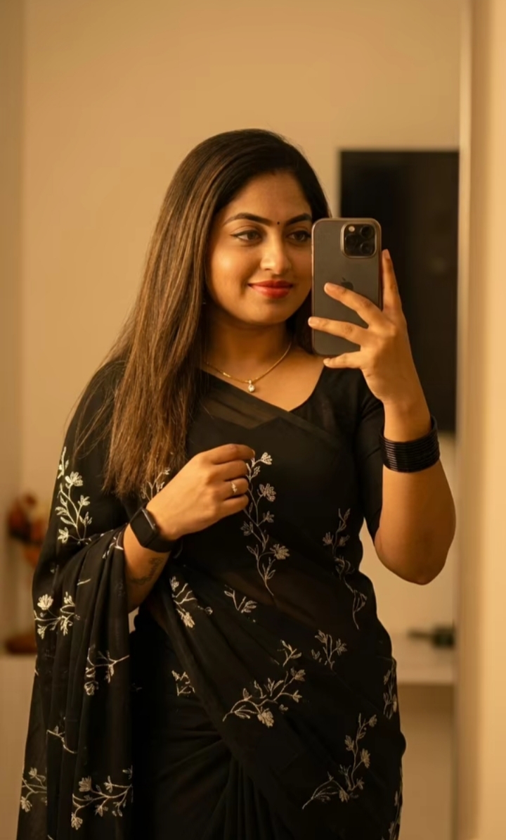 Top class call girl service available in Kochi, Dial 9526367270