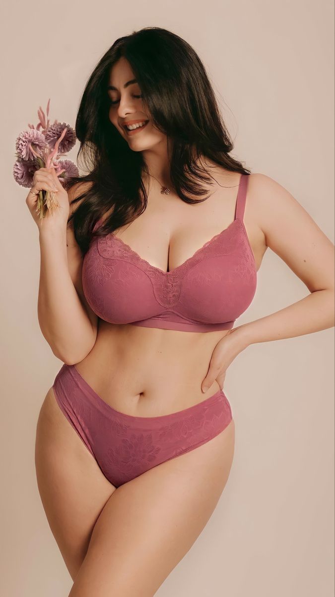 Low Rate Call Girls In Munirka Delhi | 9654467111 Escort Serves