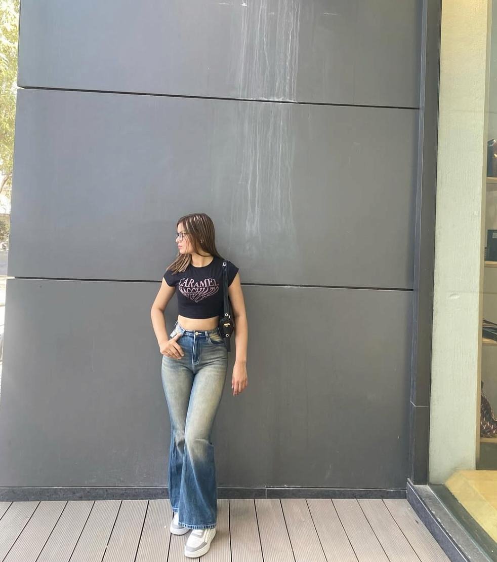 Young Call girls in Gaur City Noida 9643077921 escort service