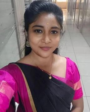 Ahmedabad Top model 𝟵𝟯𝟬𝟰𝟲𝟭𝟱𝟭𝟮𝟳 college call girl service available in